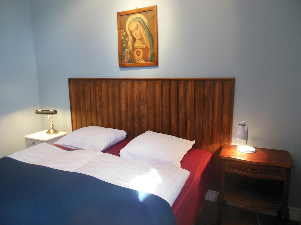 Hotel & Cafe Lanterna Nauvo Quarto foto